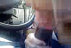 Paródia pornô online amador cabeça profundamente boquete durante a condução do carro