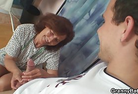 Ele é antigo, porque os meninos pornô tubos