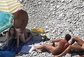 Belo pornô de dupla penetração de praia, voyeur pornô russa