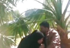 Paquistão bj punheta enquanto o diploma em parque público