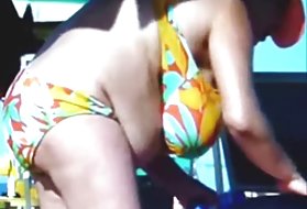 A rússia peituda antigos avós na praia! o ventilador! maduro