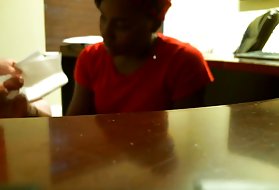 Ébano boquete através de um trabalho de conversa (real) entrevista para assistir russo pornô no elevador