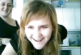 Estrelas do esporte, pornô filha, não sua mãe e sua tia sobre o flash da câmera
