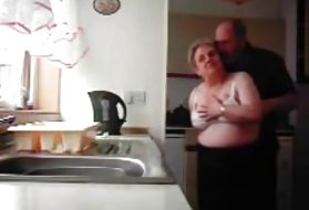 O avô e a avó fodendo na cozinha, a cozinha pornô fotos maduro hos