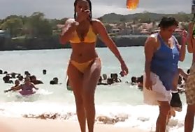 Peituda menina vestindo). em bikini desgaste peituda proibido pornô jogo