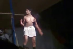 Menina indiana de strip show de dança em público, dança, fotos pornô mãe ensina